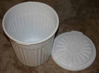 Trash can (only used for paper recycling) 4$ 1