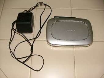 19'' LCD,  Ipod 30GB.  Laser Printer,  JBL Speakers,  TV Tuner, Router 2