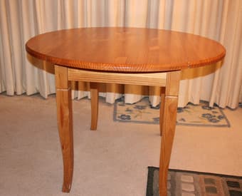 Round table for Sale with 4 chairs  $120 2