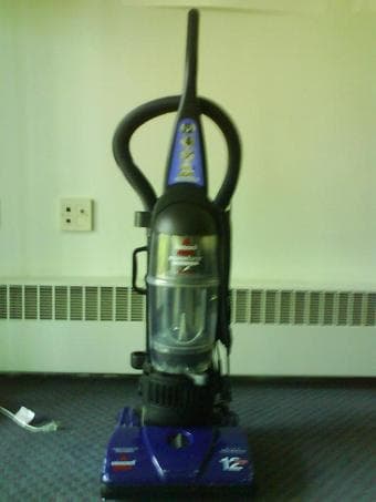 Vacuum cleaner, microwave, blender, floor lamp for sale - $20 each 1