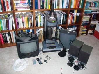 VACUUM CLEANER, TV, DVD, 50$ 1