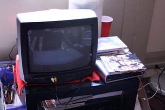 14" screen TV + DVD Player 1