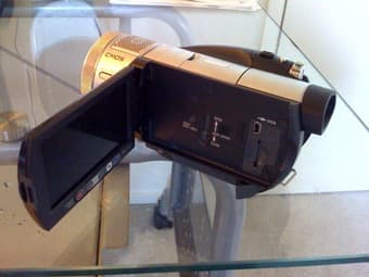 Moving Sale: Sony HDR-SR1 AVCHD 4MP 30GB Hi-DEF Hard Drive Camcorder 2