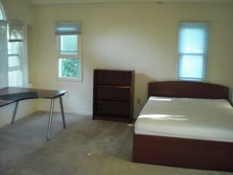 $1050 Master Bedroom in 5-Br House (menlo park) 1
