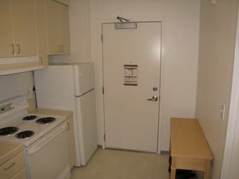 Subleasing my studio (5) in EV, Mon July 13th - September 1) $1051/mon 1