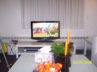 Samsung 32" LCD TV HDMI -- $450 3