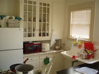 $250(weekly) Studio in downtown (University ave)  August 2nd - 25th 3