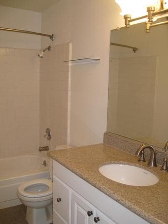 2 BDRM 2 BA Apartment Available Immediately Beautiful Layout 3