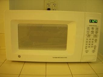 $ 35 Microwave Oven GE JES738WJ + toaster + small blender 1
