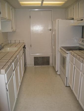 2 BDRM 2 BA Apartment Available Immediately Beautiful Layout 3