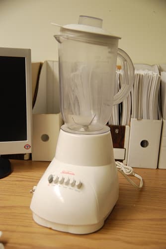 Moving Sales: Sandwich Maker, Juice Blender, Desk Lamp, Floor Lamp 1
