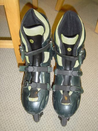 $15 - Kawasaki In-line Skate w/ protection gear and carrying bag 3