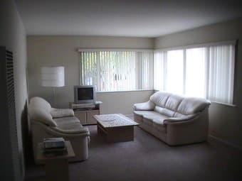 Looking for a housemate to share a 2BR apartment close to the campus 2