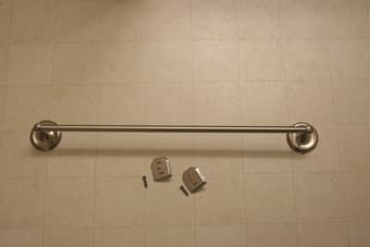 Bathroom towel rod $5 1