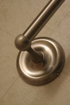 Bathroom towel rod $5 2