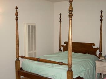 Antique 4 poster BED (Full size) 1