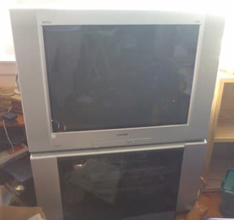 Sony Trinitron Hi-Scan Television - works! - w/ custom stand - $250 3