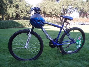 Roadmaster 26 inch  men's Bike with helmet and U lock for $100 1