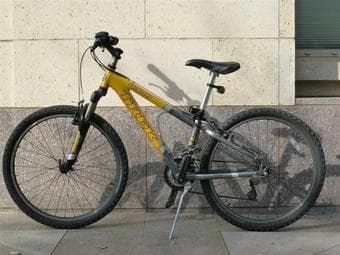 Trek's 4300 26-inch Mountain Bike + front/rear Lights + U Lock ($250) 1