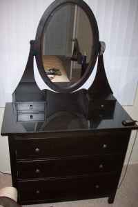 3 drawer dresser..excellent condition 2