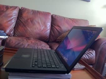 MacBook 13" Black 2GHz Intel Core 2 Duo/2GB RAM/160GB HD 1