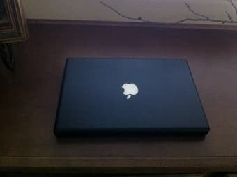 MacBook 13" Black 2GHz Intel Core 2 Duo/2GB RAM/160GB HD 2