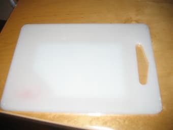 plastic cutting board $3 1