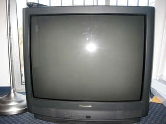 32" Panasonic TV 1