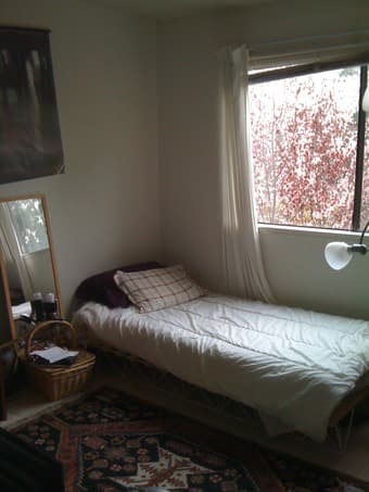 875$ - room available in big and nice apartment 1