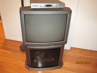 Sony 27-Inch Trinitron TV & TV stand - $75 (los altos) 1