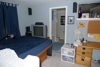 one room in a house in redwood city, near woodside road, $850/month 1