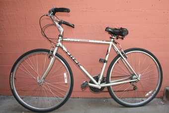 Trek 700 hybrid bike - $100 or best offer 1