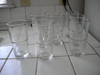 Wine glasses, regular drinking glasses 2