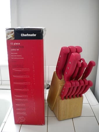 Assorted pots & pans, cutlery sets & kitchenware 3