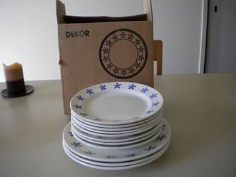 Assorted chinaware, plates, bowls, tupperware 2