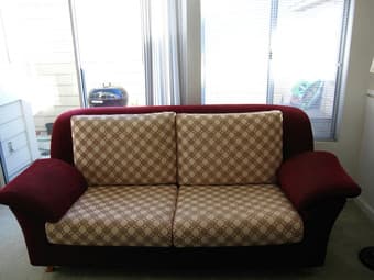 3-seat sofa with sturdy wooden frame 1