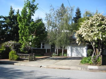 $730 - Large furnished room in group house (July 1-Aug 18) 2