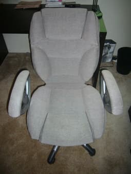 Selling a very comfortable Grey Executive Chair - 40$ 1