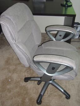 Selling a very comfortable Grey Executive Chair - 40$ 2