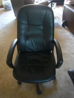 1 oversize executive leather chair - 40$ 1