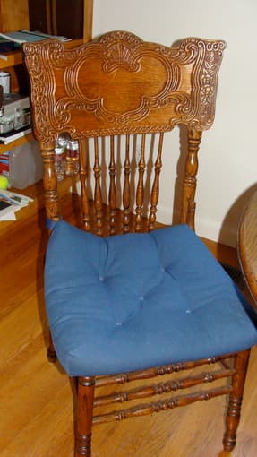 Oval, oak wood dining room table and four chairs for sale 2