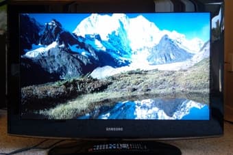 Samsung 32'' LCD HDTV, Excellent Condition, 5-Star Rating on Newegg, $ 1