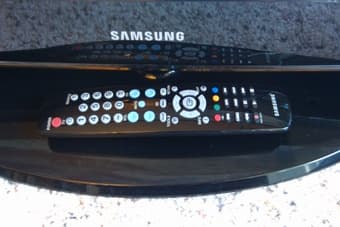 Samsung 32'' LCD HDTV, Excellent Condition, 5-Star Rating on Newegg, $ 2