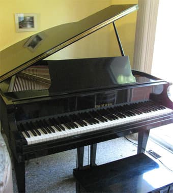 Beautiful Baldwin Baby Grand Piano - $3500 1