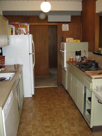 $650 ????? Room available for 1 month in 4 BR, 2 Bath house in Palo Alto 1