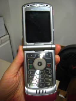 $30 Motorola V3 Razor Cell Phone, Pink AT&T 2