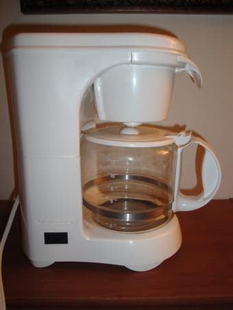 12 cup coffee pot, white, w/ manual 1