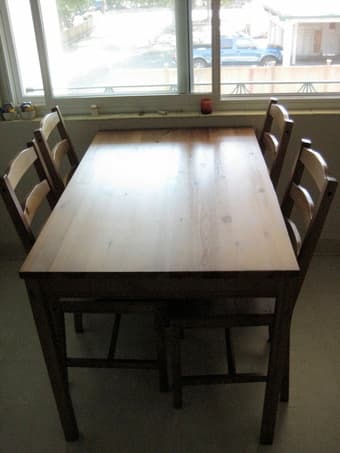 Dining Table and four matching chairs - $ 30 1