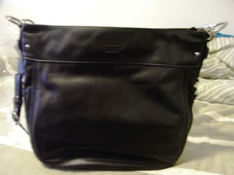 selling a brand new Coach handbag 1
