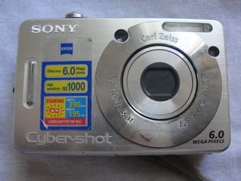sony cyber-shot - 2 years old - 1 giga - $35 2